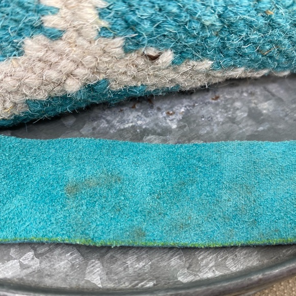 TURQUOISE/WHITE WOVEN WOOL WRISTLET WITH LEATHER STRAP - Picture 4 of 9
